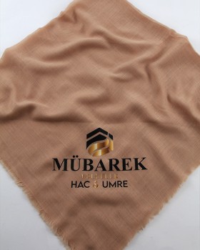 HAC VE UMRE İÇİN HAZIRLANAN LOGO BASKILI EŞARP