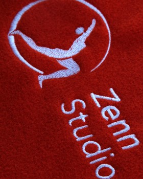 YOGA ZENN STUDİO LOGO NAKIŞLI POLAR ŞAL